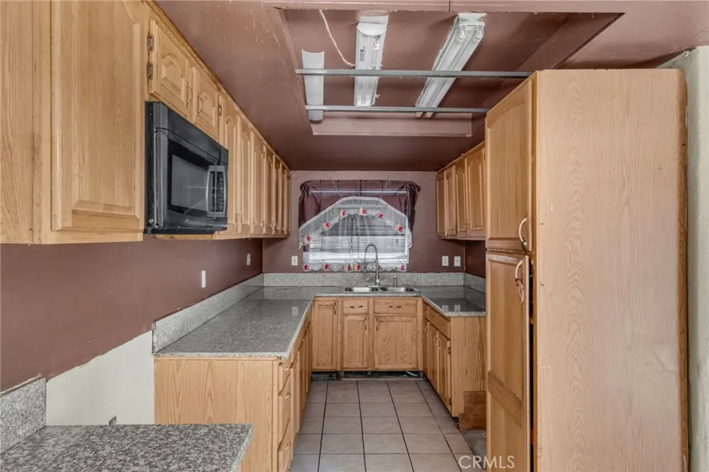 1918 W Quartermaster Colton, CA 92324