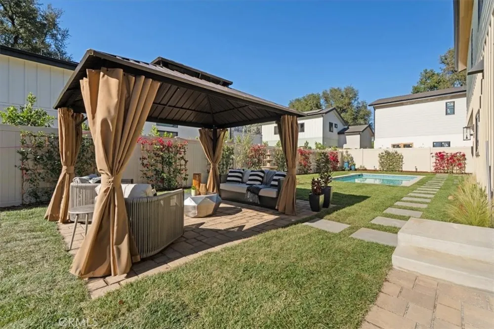 21811 San Jose Street Chatsworth, CA 91311