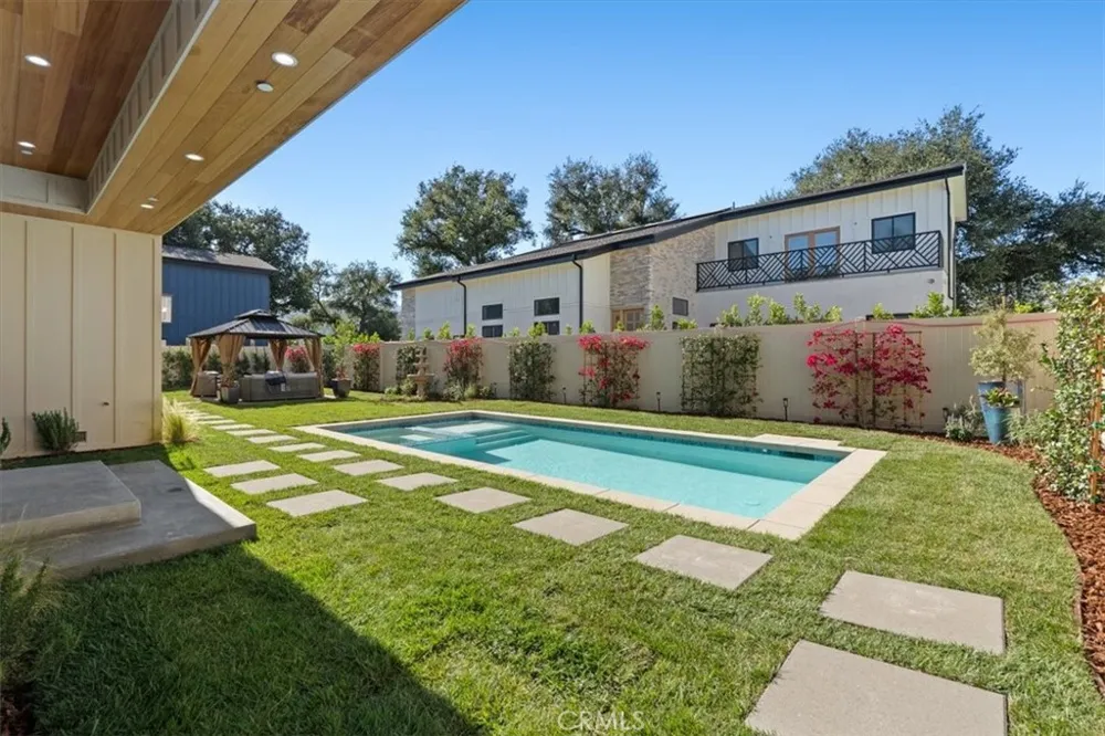 21811 San Jose Street Chatsworth, CA 91311