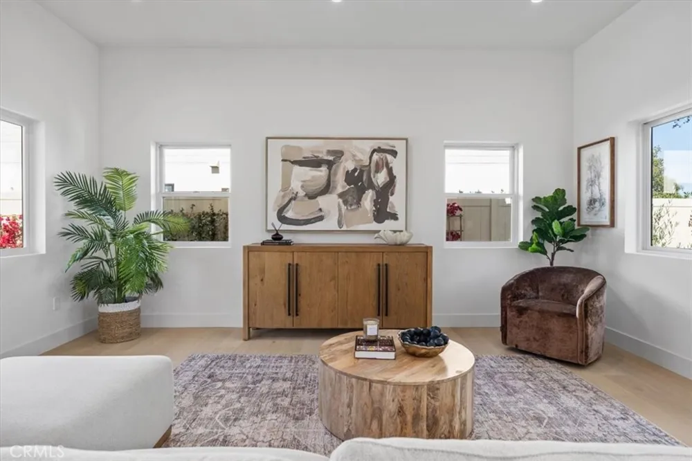 21811 San Jose Street Chatsworth, CA 91311