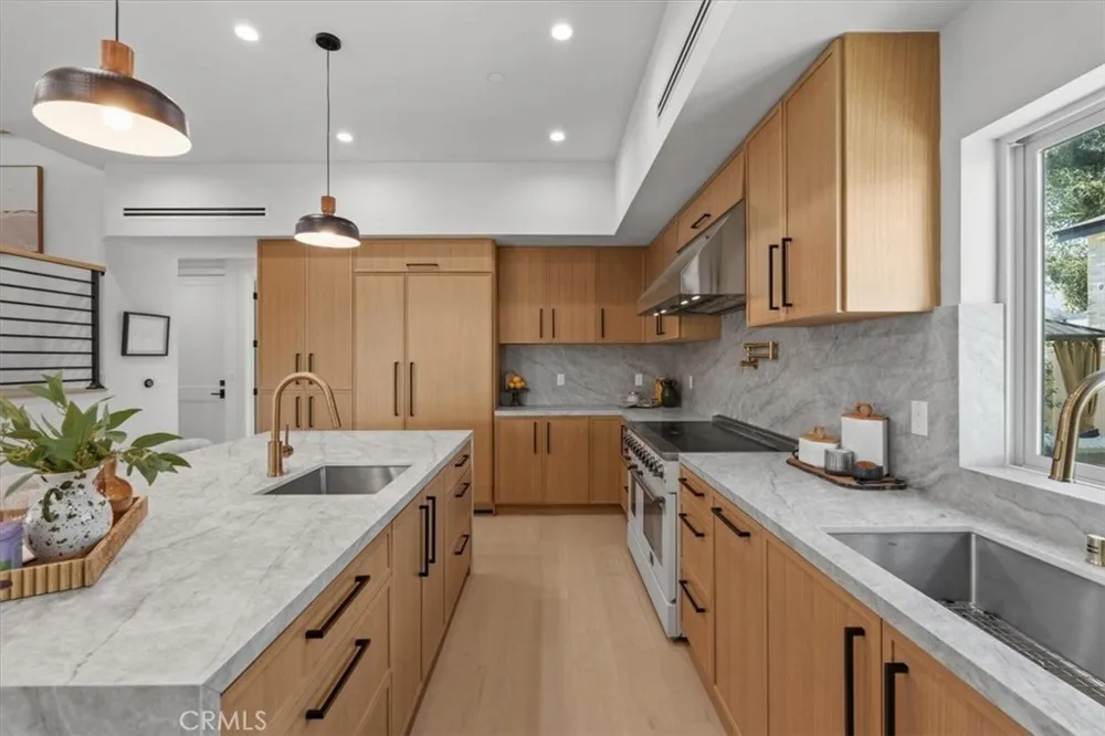 21811 San Jose Street Chatsworth, CA 91311