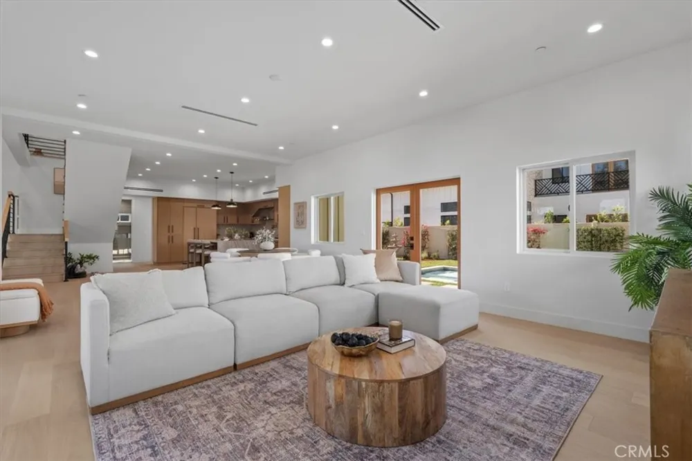 21811 San Jose Street Chatsworth, CA 91311