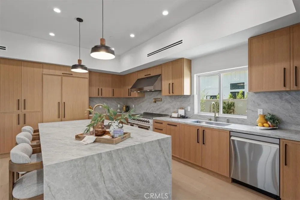 21811 San Jose Street Chatsworth, CA 91311