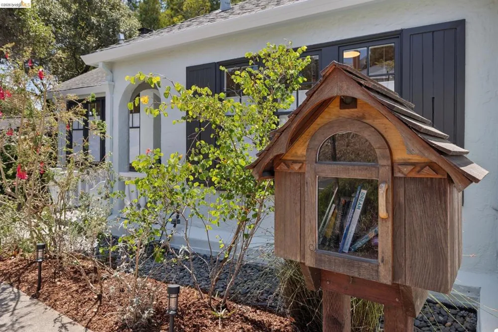 318 Arlington Ave. Kensington, CA 94707