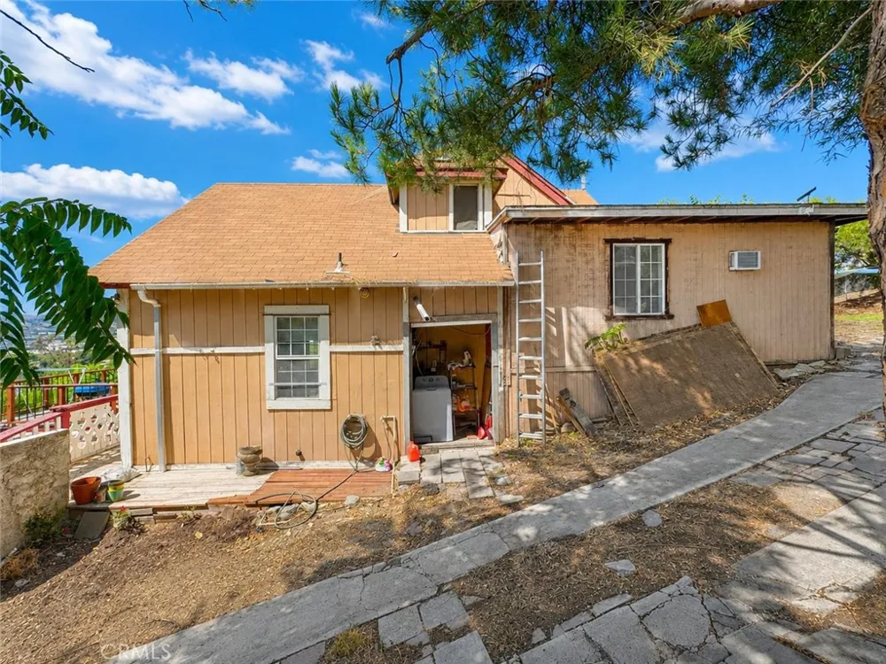 18037 La Puente La Puente, CA 91744