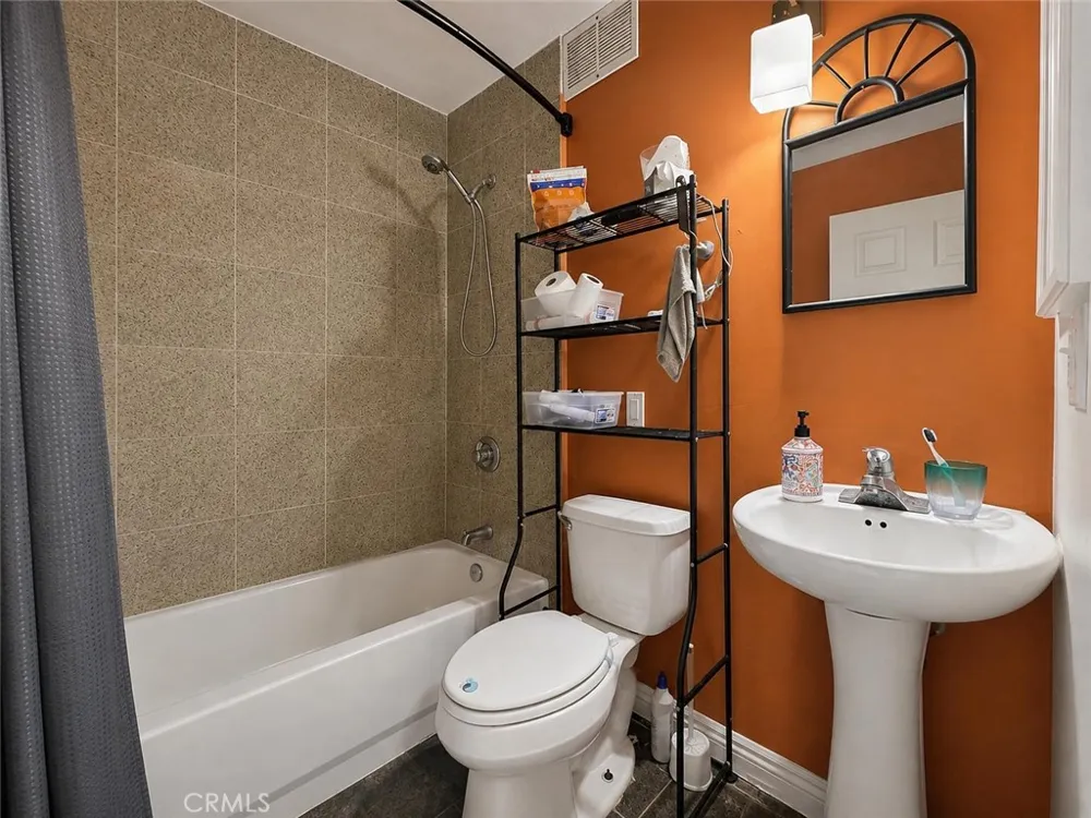 18037 La Puente La Puente, CA 91744