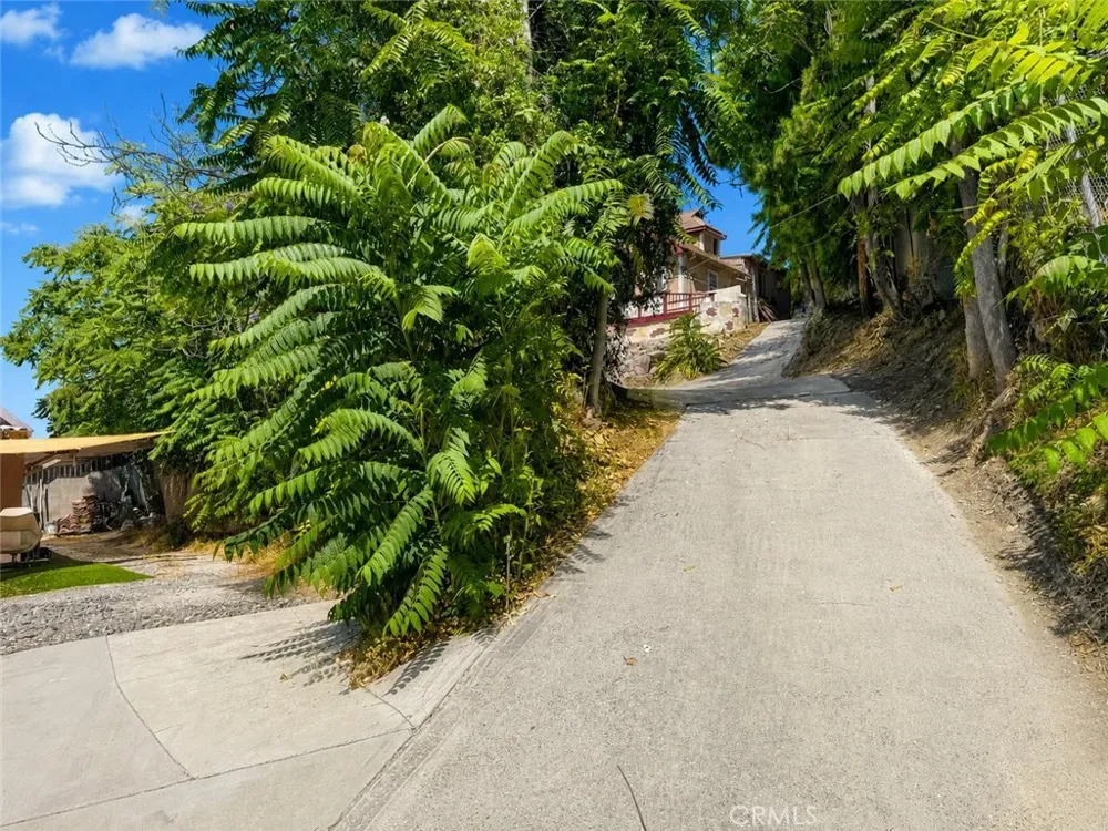 18037 La Puente La Puente, CA 91744