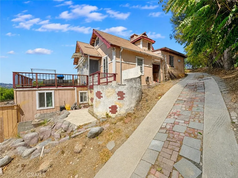18037 La Puente La Puente, CA 91744