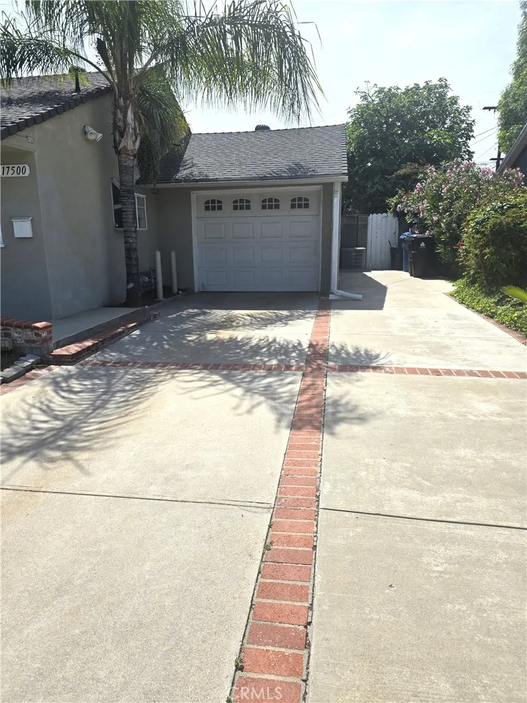 17500 Arminta Northridge, CA 91325