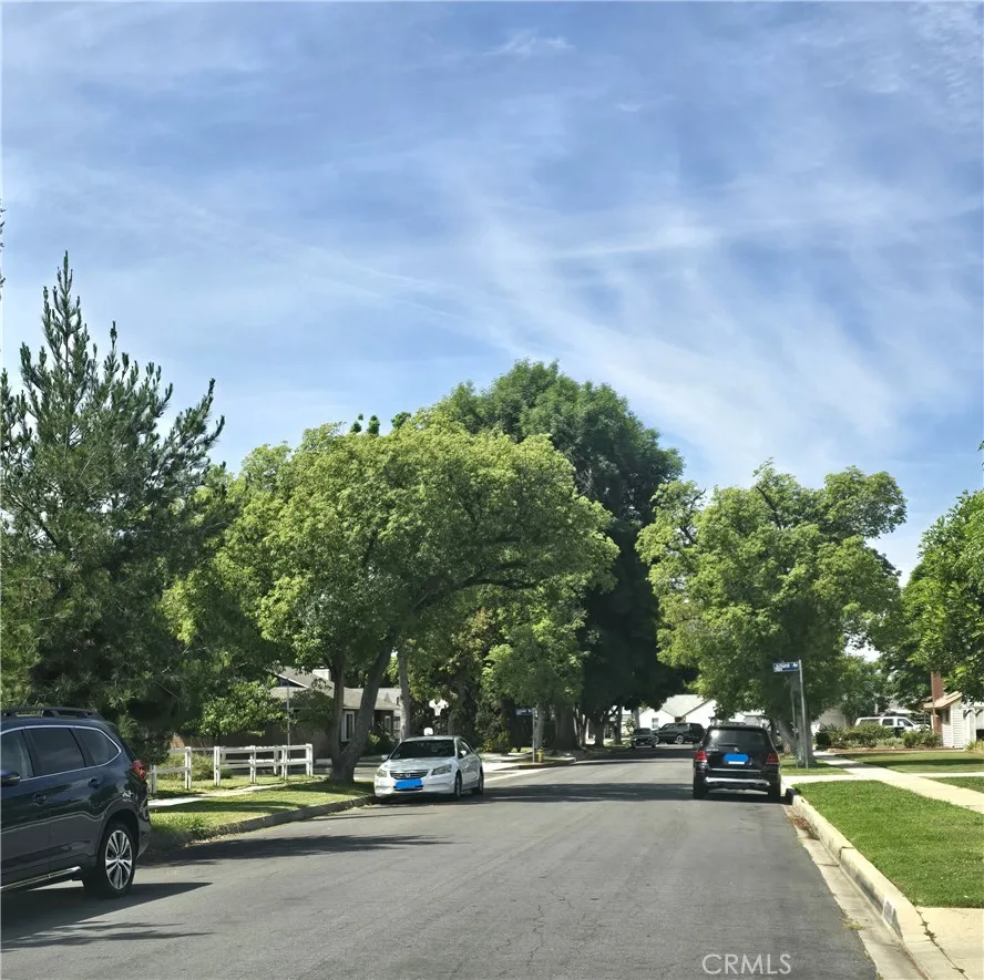17500 Arminta Northridge, CA 91325