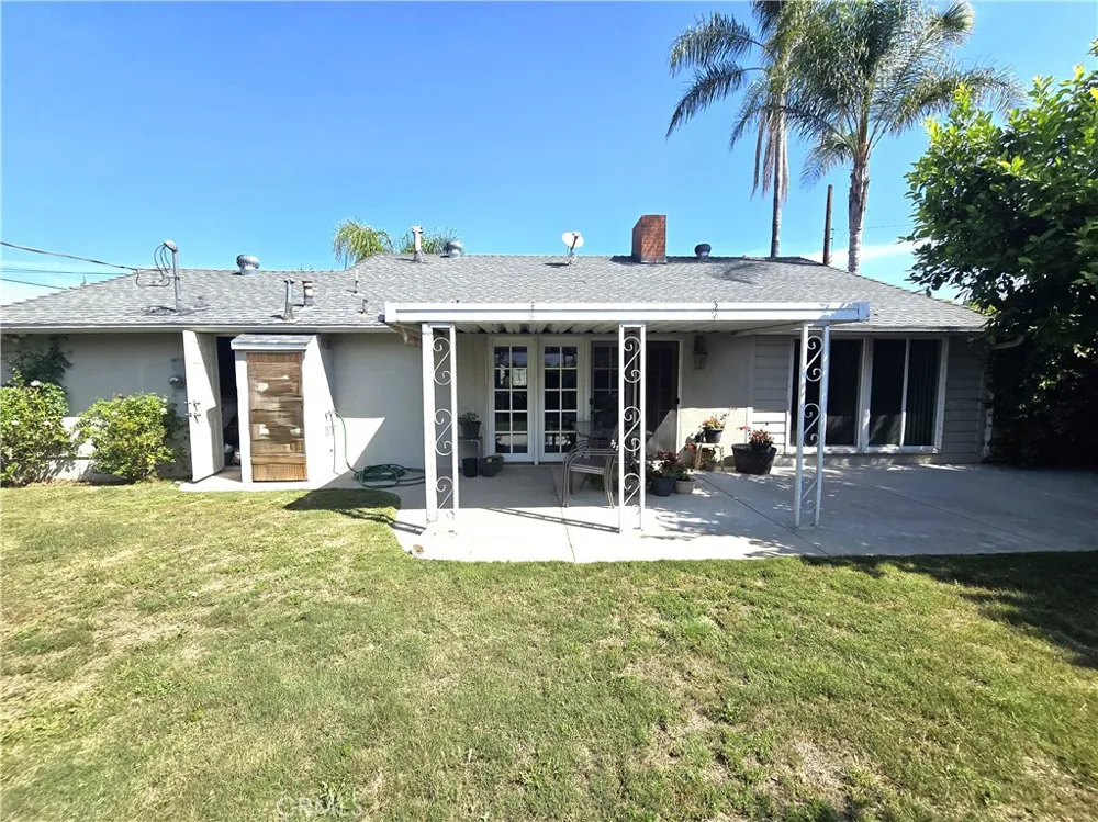 17500 Arminta Northridge, CA 91325