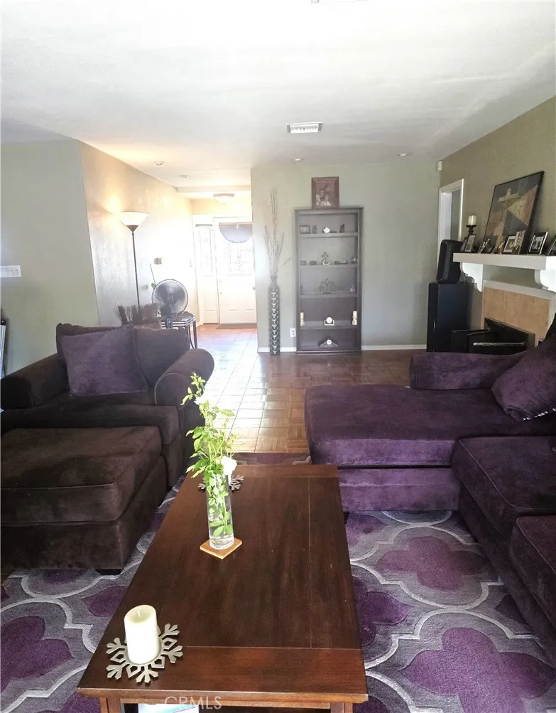 17500 Arminta Northridge, CA 91325