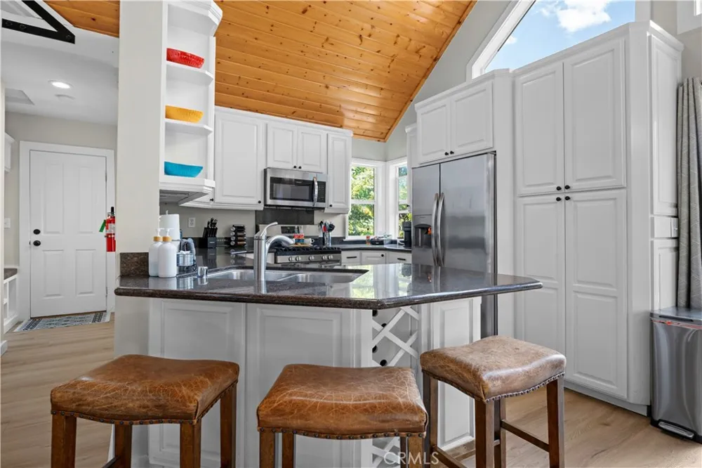 43360 Shasta Rd Big Bear Lake, CA 92315