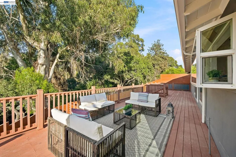 2500 Lancaster Ct Hayward, CA 94542