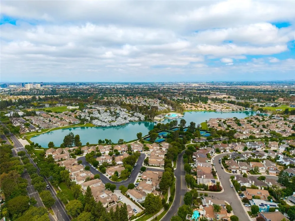 152 Greenmoor #64 Irvine, CA 92614