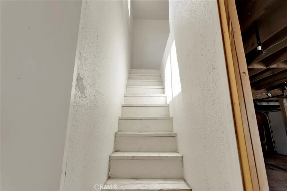 9283 Atsina Phelan, CA 92371