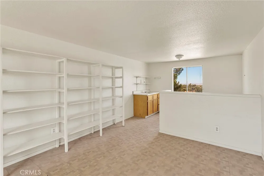 9283 Atsina Phelan, CA 92371