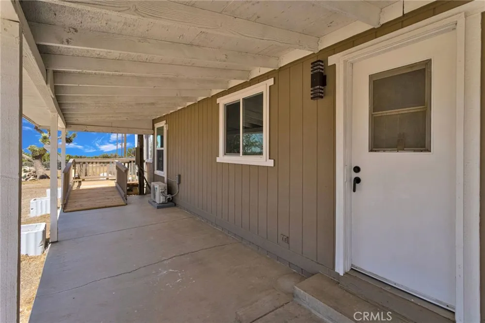 9283 Atsina Phelan, CA 92371