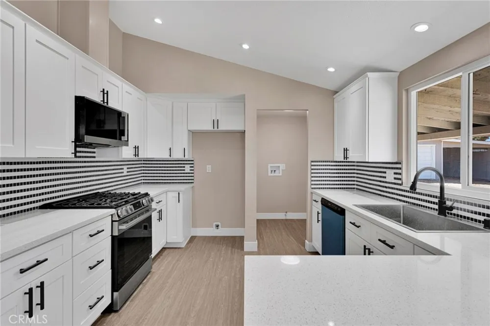 9283 Atsina Phelan, CA 92371
