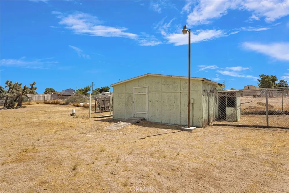 9283 Atsina Phelan, CA 92371