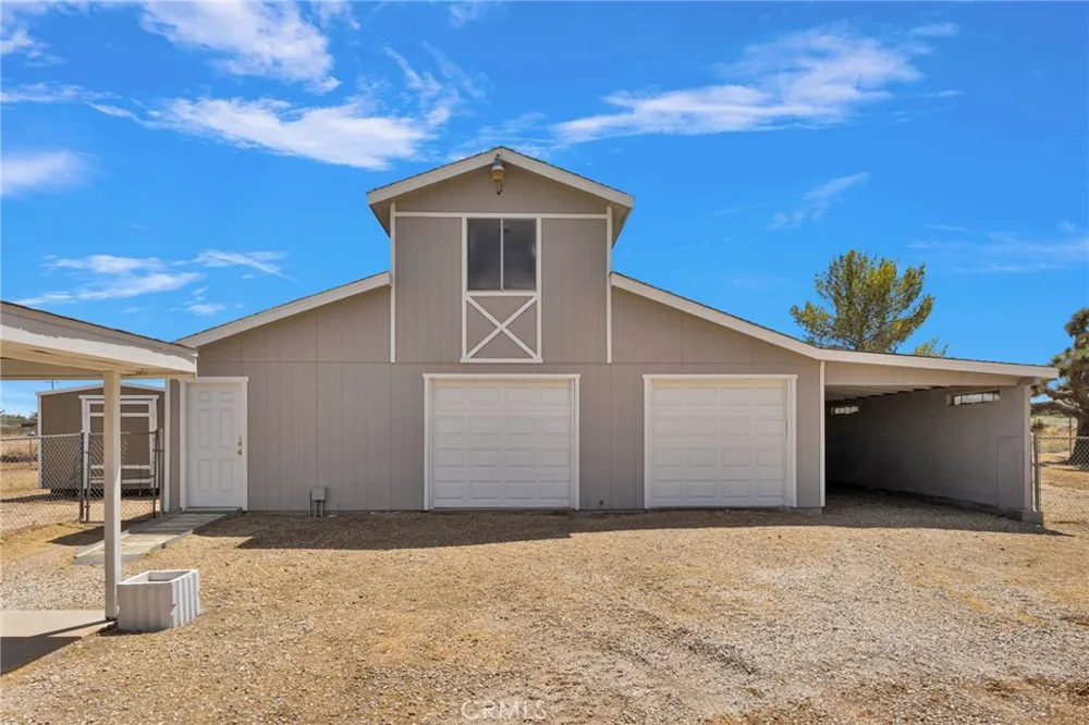 9283 Atsina Phelan, CA 92371