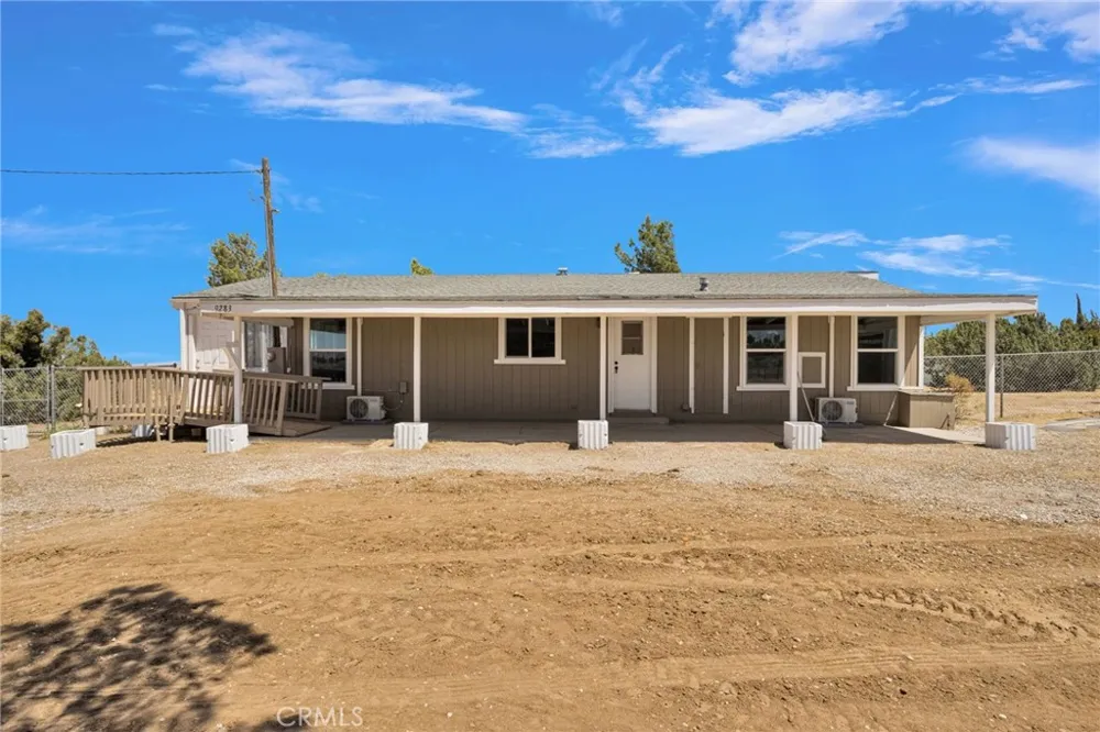 9283 Atsina Phelan, CA 92371