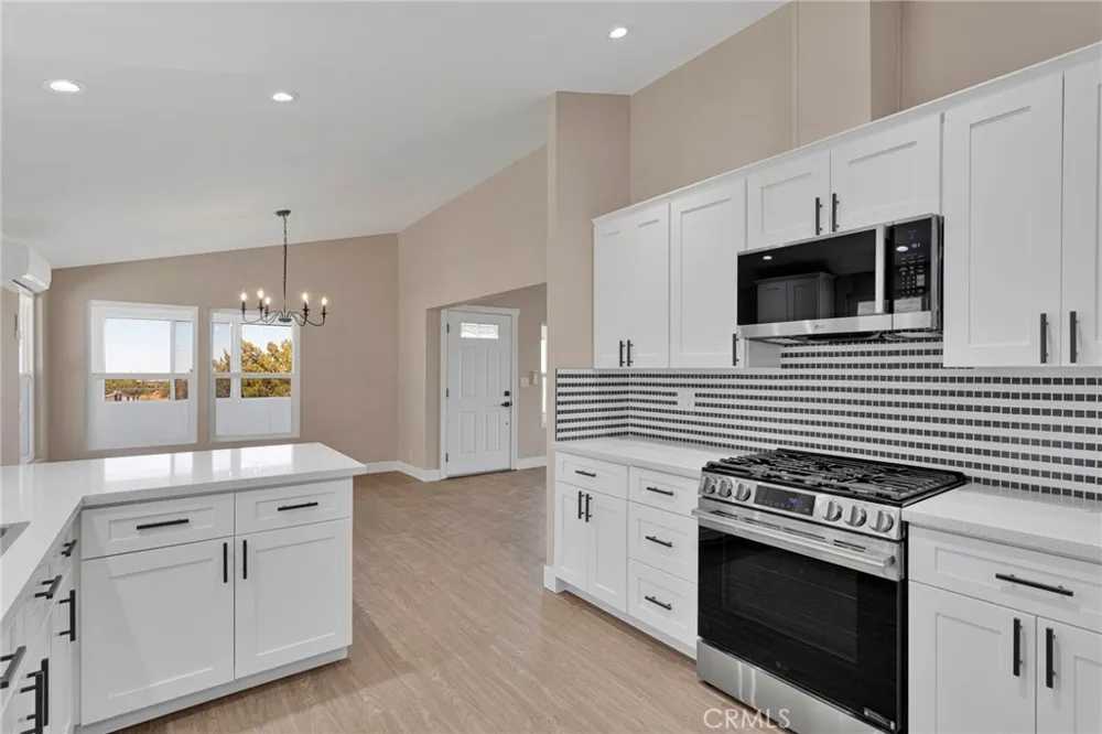 9283 Atsina Phelan, CA 92371