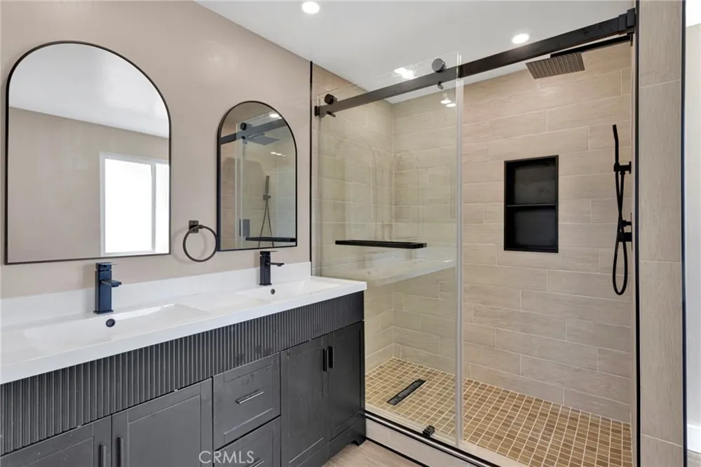 9283 Atsina Phelan, CA 92371
