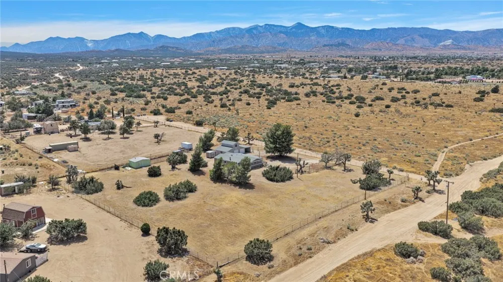 9283 Atsina Phelan, CA 92371