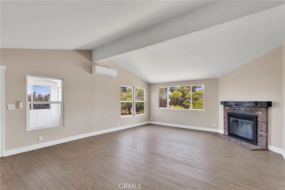 9283 Atsina Phelan, CA 92371