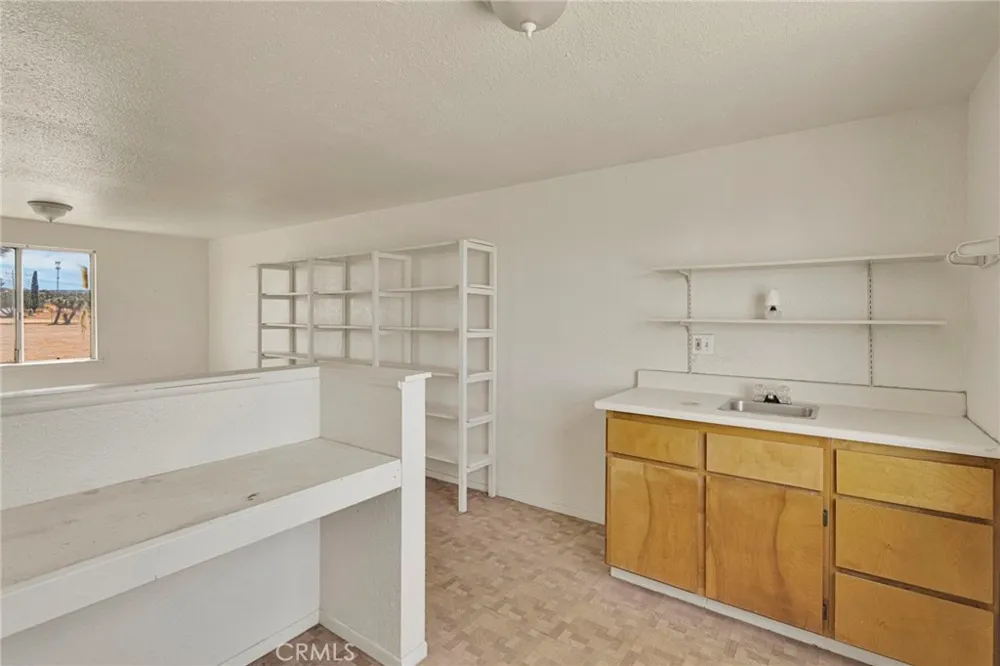9283 Atsina Phelan, CA 92371