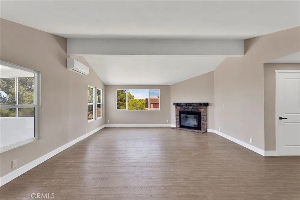 9283 Atsina Phelan, CA 92371