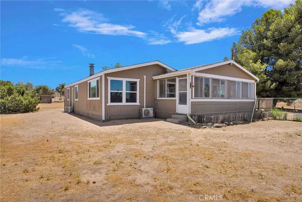 9283 Atsina Phelan, CA 92371