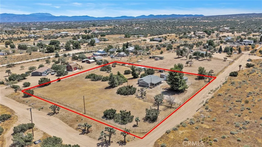 9283 Atsina Phelan, CA 92371