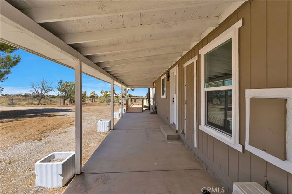 9283 Atsina Phelan, CA 92371