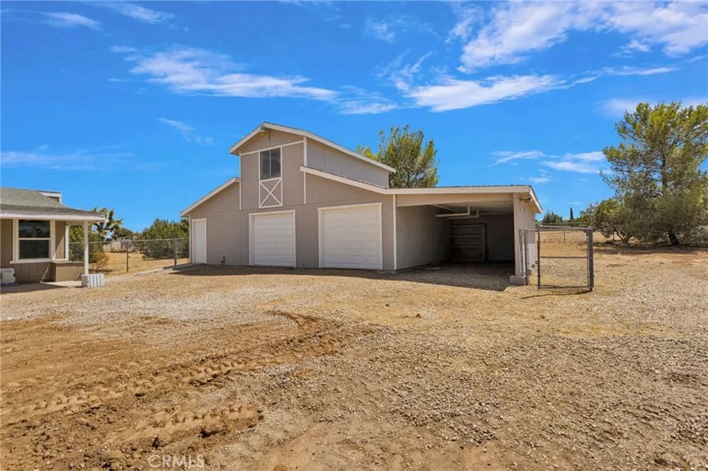9283 Atsina Phelan, CA 92371