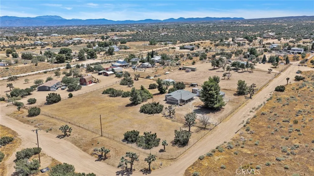 9283 Atsina Phelan, CA 92371