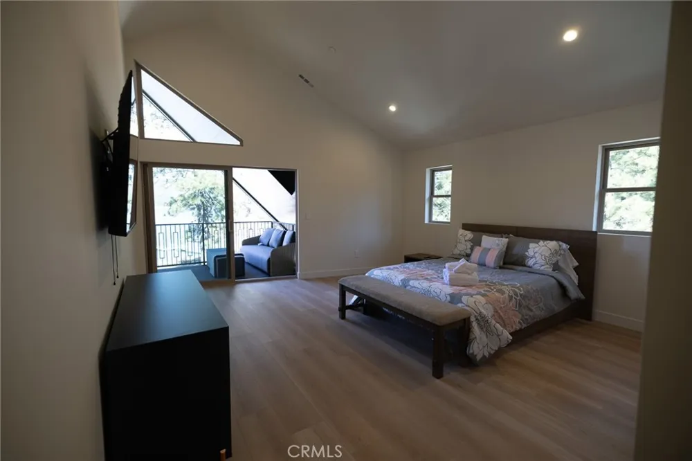 40260 Lakeview Big Bear Lake, CA 92315