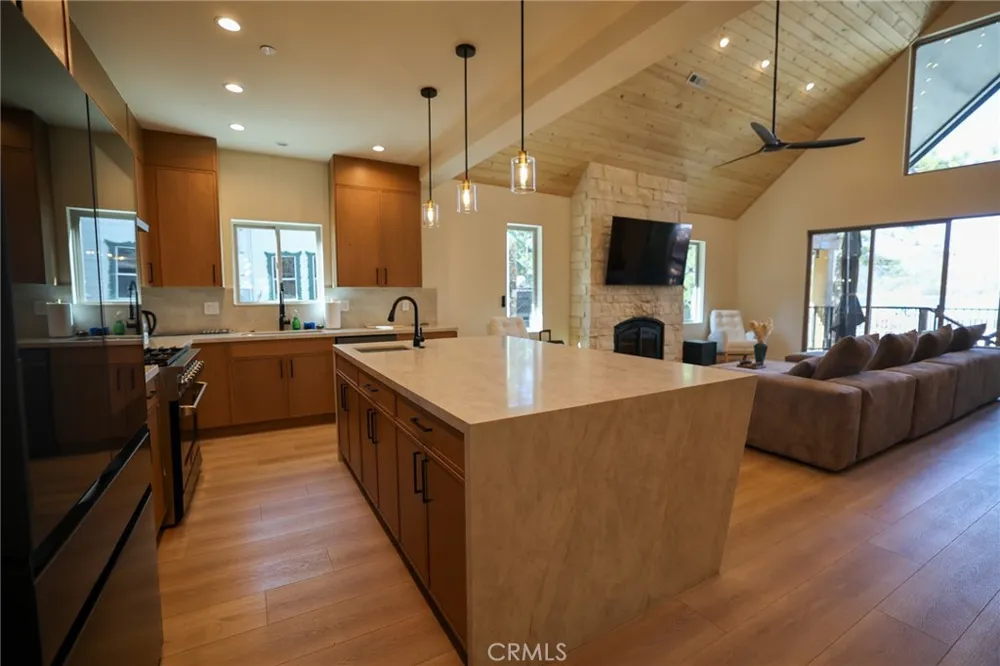 40260 Lakeview Big Bear Lake, CA 92315