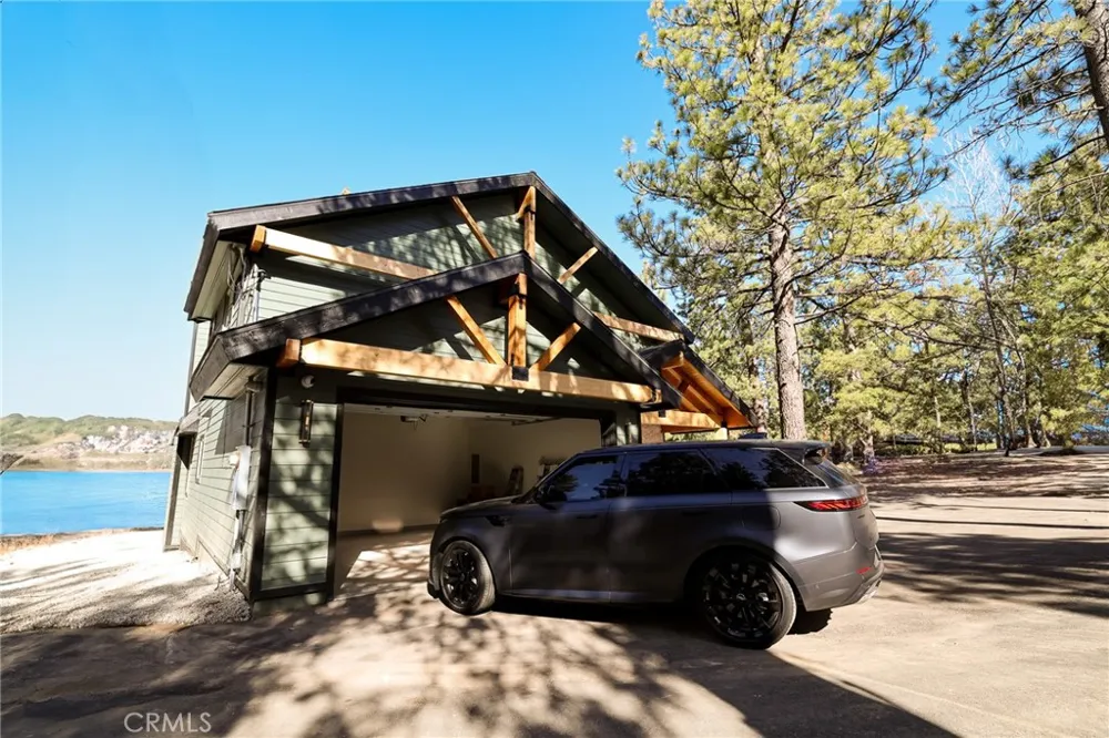 40260 Lakeview Big Bear Lake, CA 92315