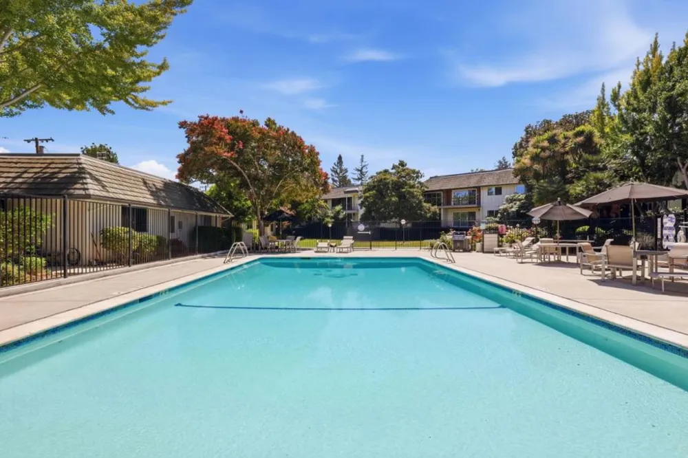 25 Willow Road #47 Menlo Park, CA 94025