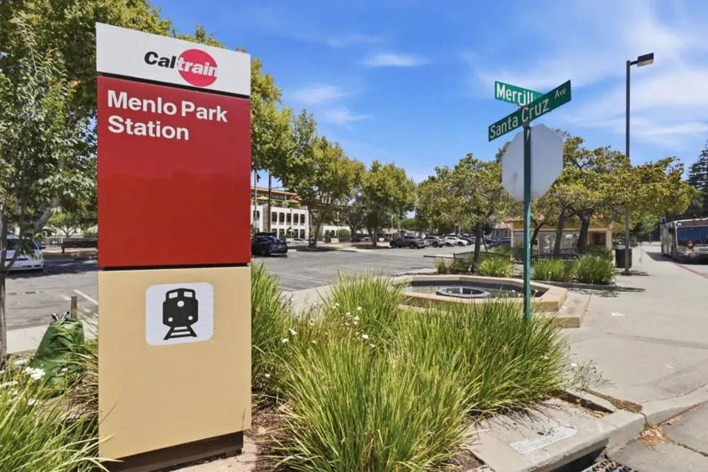25 Willow Road #47 Menlo Park, CA 94025