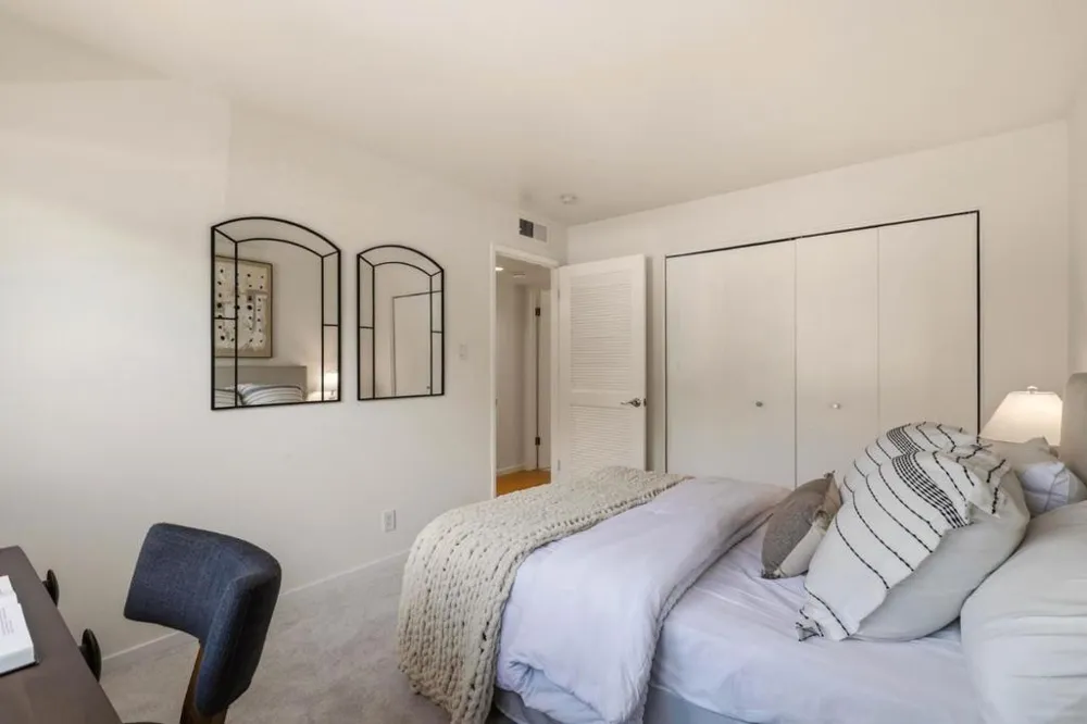 25 Willow Road #47 Menlo Park, CA 94025