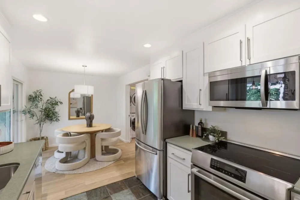 25 Willow Road #47 Menlo Park, CA 94025