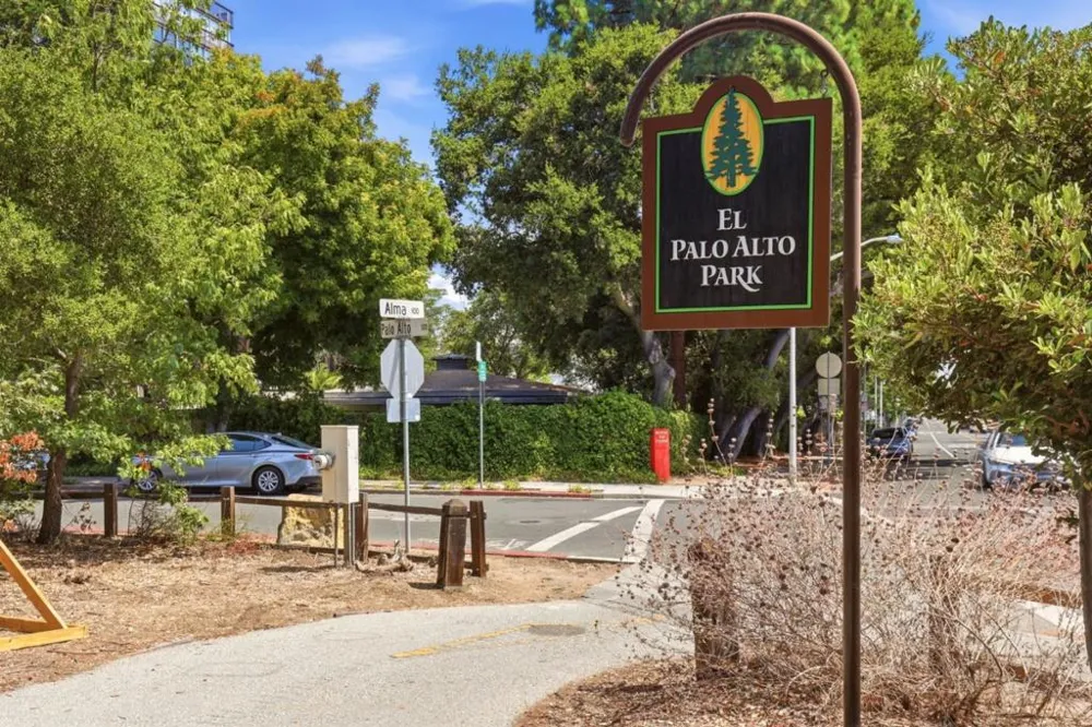 25 Willow Road #47 Menlo Park, CA 94025