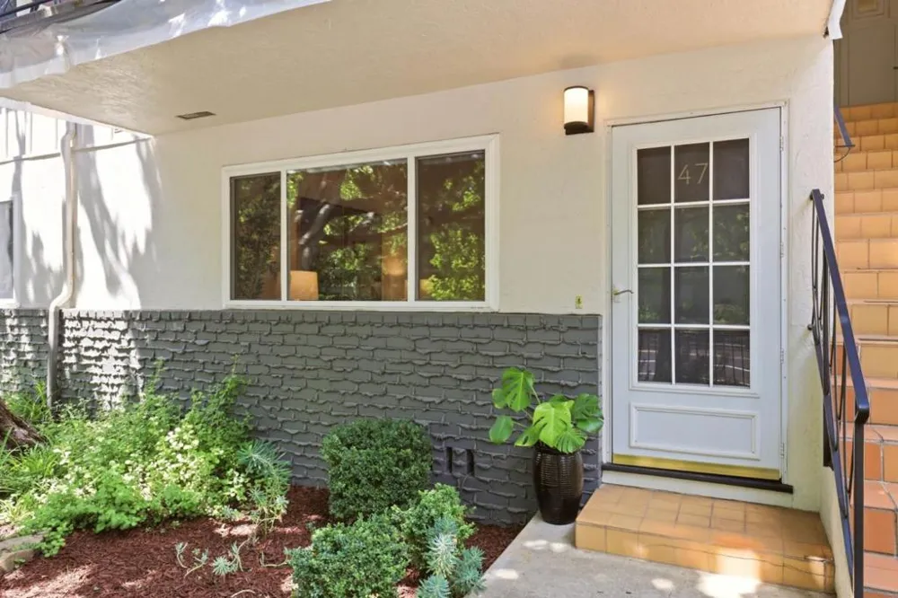 25 Willow Road #47 Menlo Park, CA 94025
