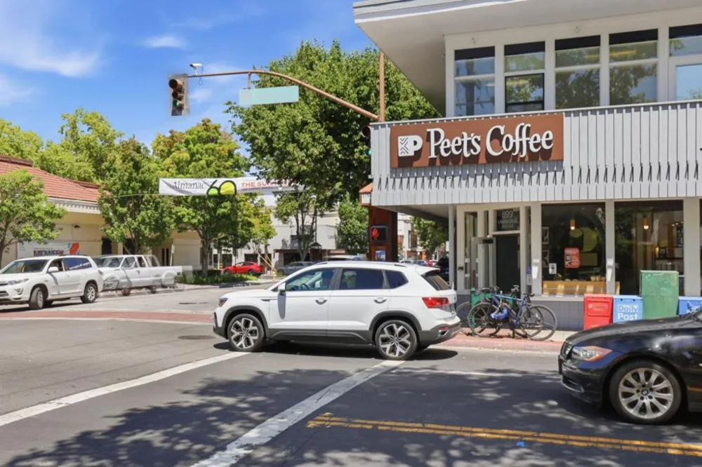 25 Willow Road #47 Menlo Park, CA 94025