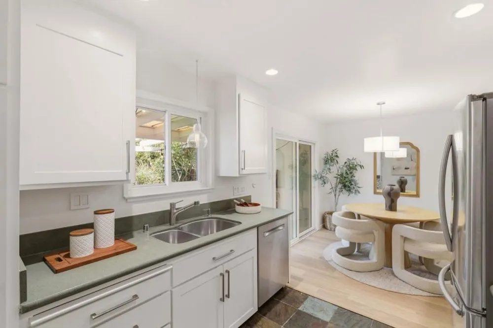 25 Willow Road #47 Menlo Park, CA 94025