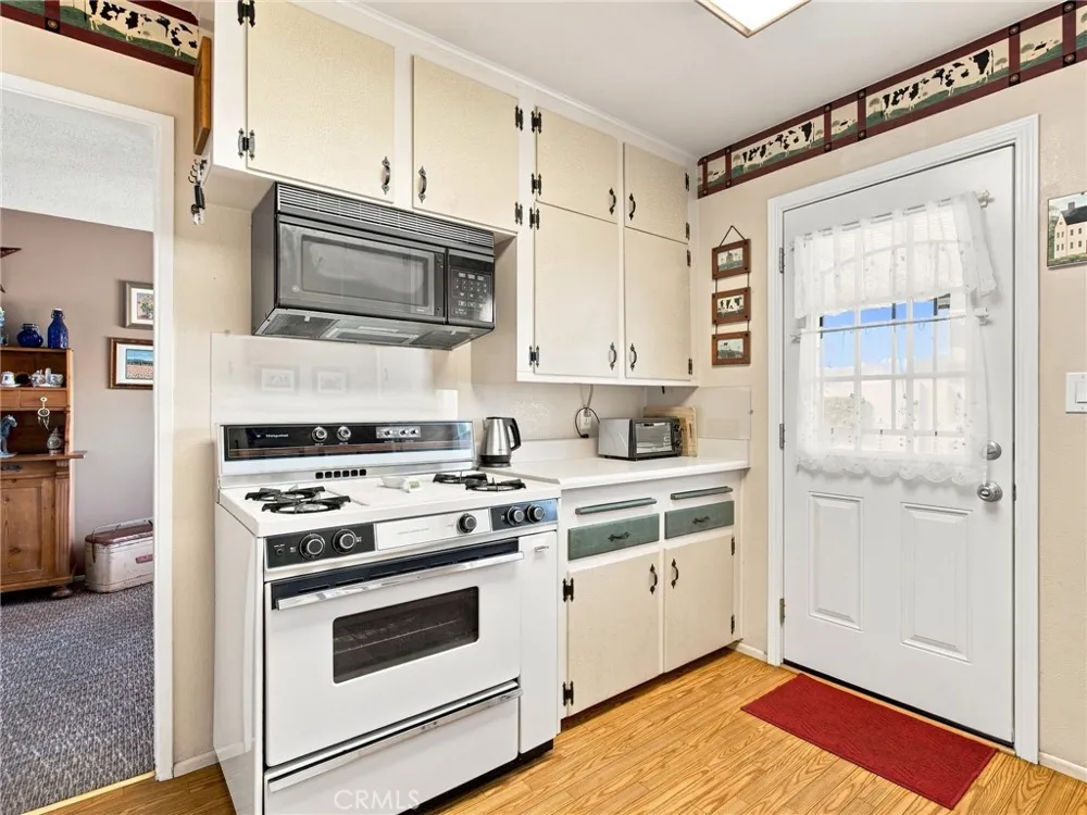 1807 W Broadway Anaheim, CA 92804