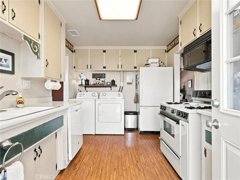 1807 W Broadway Anaheim, CA 92804